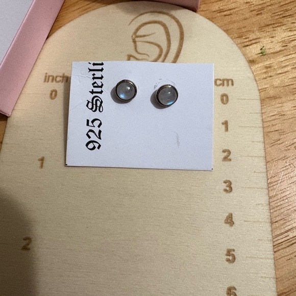 Sterling Silver Stud Earrings‎ - Picture 1 of 1